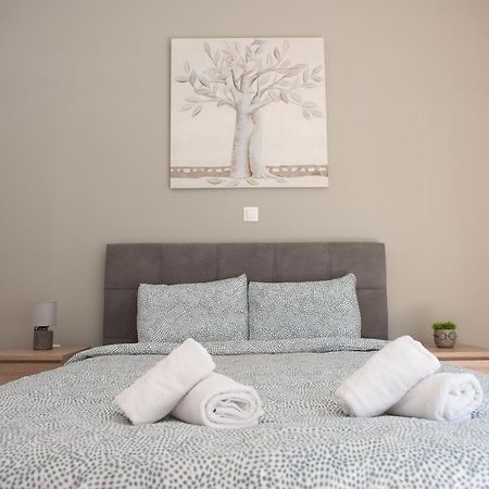 Newly Renovated Flat 500M From Subway Station Daire Atina Dış mekan fotoğraf