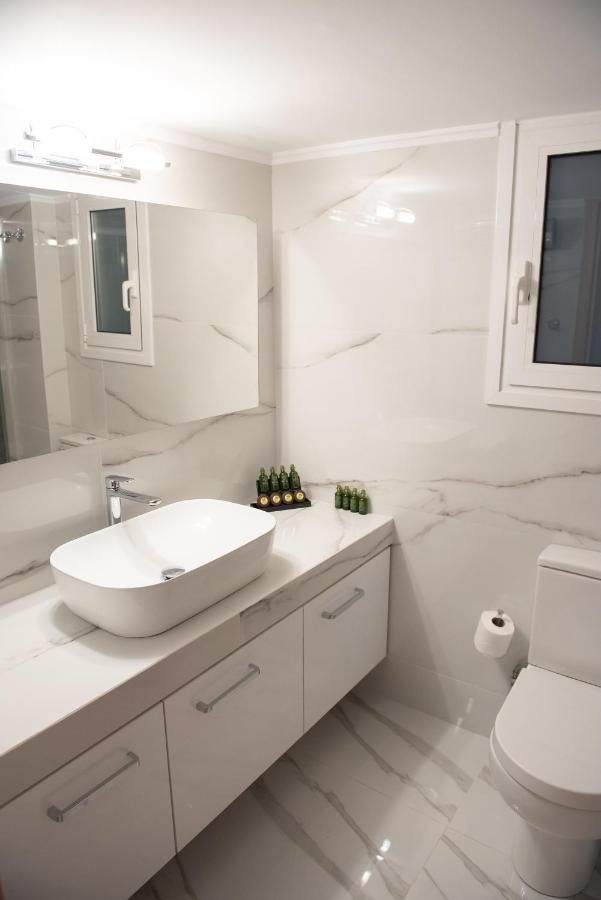 Newly Renovated Flat 500M From Subway Station Daire Atina Dış mekan fotoğraf