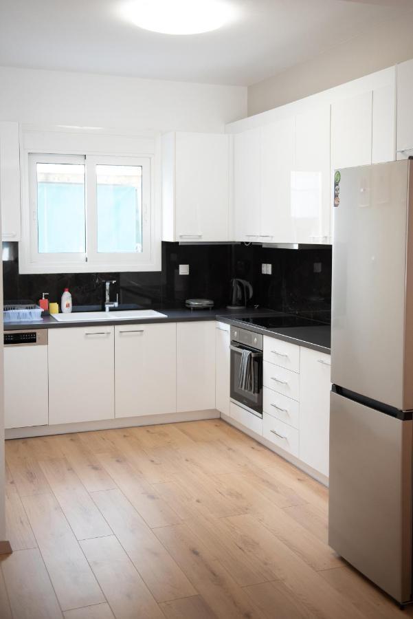 Newly Renovated Flat 500M From Subway Station Daire Atina Dış mekan fotoğraf