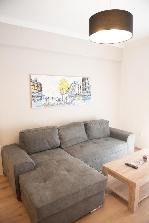 Newly Renovated Flat 500M From Subway Station Daire Atina Dış mekan fotoğraf
